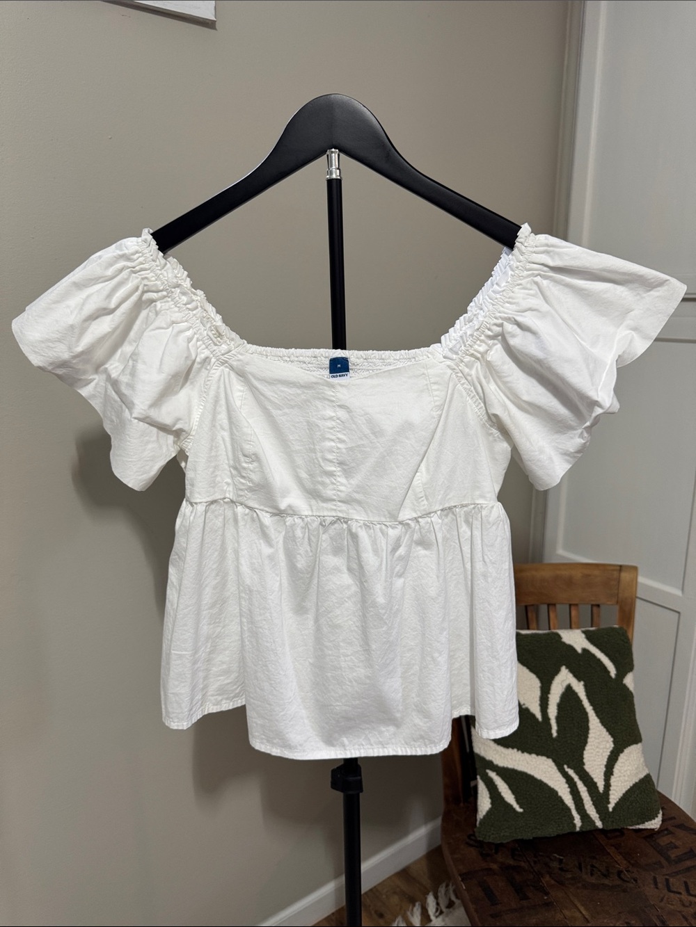 Old Navy White Smocked Flutter Sleeve Peplum Blouse Size Medium 100% Cotton‎ - Picture 2 of 7